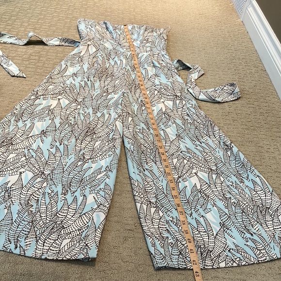 Just listed💙 strapless jumpsuit with side zip and wide legged cropped pant - Picture 16 of 16